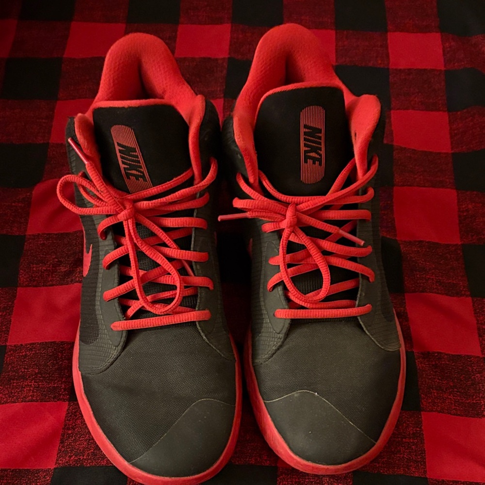 Nike Men's Black and Red Athletic Sneakers